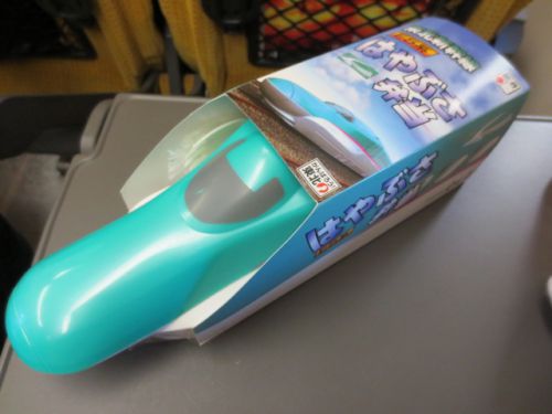 新幹線の形した容器がとても魅力的!青森県八戸・吉田屋のはやぶさ弁当食べました!チキンライスとエビフライがいいよね