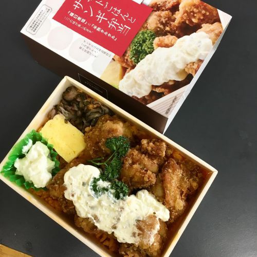 トマトごはんとザンギ弁当(1080円/北海道/A-0)