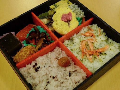 駅弁 美味いっぱい伊豆うらら花弁当 1080円 東京駅
