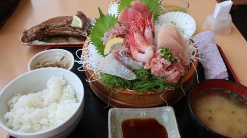 清水港のおすすめ海鮮丼を現地取材で紹介!~河岸の市・まぐろ館~