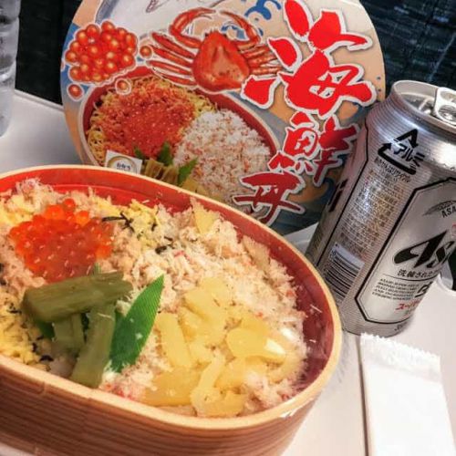 【悲報】新幹線で「隣の人が駅弁とビール飲み始めた・・・ハズレ席で最悪・・・」と男性を晒し大炎上