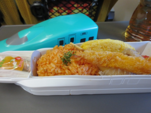 【八戸駅弁】新幹線はやぶさ容器だ!吉田屋「E5系はやぶさ弁当」チキンライスのお弁当だぞ