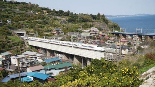 「移動の自由」を噛みしめて~小田原駅「うなぎ、金目鯛と銀鮭のあいのせ御膳」(1100円)