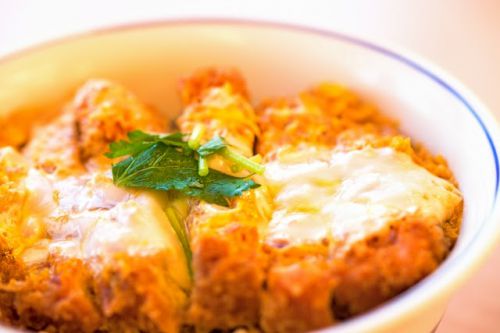 【白飯をカツ丼に】かつや、本気を出す「これこそが王道のロースカツ定食だ!」