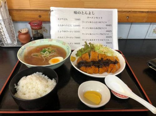 【画像】近所のとんかつ屋のラーメンセットのコスパがヤバすぎるwww