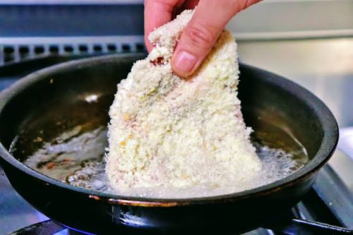 彼女「カツ丼作るねー」ワイ(頼むぞ・・・)