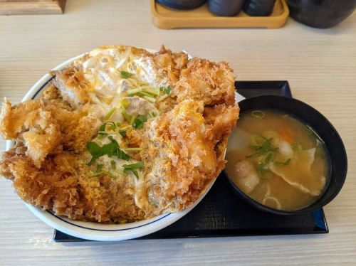 【特大!】かつや、とうとう切り札の「親子カツ丼」を販売してガチで天下を取りに来るwww