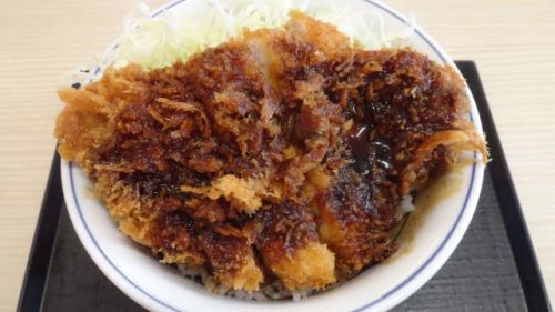 ソースカツ丼てたまに食べるとうまくね???
