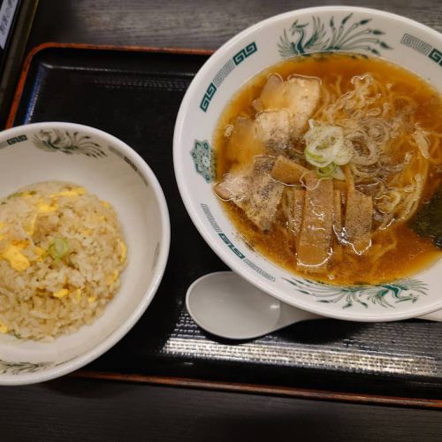 20580円のラーメンセット食ってる & 30590円のトンカツ定食がこちらwwwww