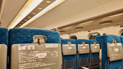 新幹線の中でサンドイッチとかおにぎり食べても大丈夫なの?