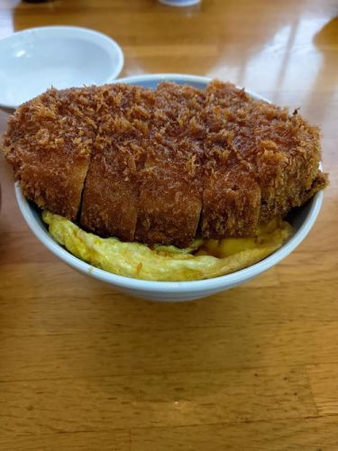 【分厚い!】昨日食べたカツ丼美味しかったなぁ