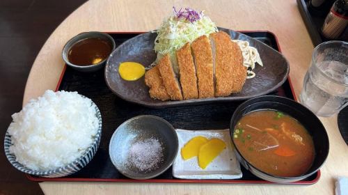 【悲報】とんかつ屋さん来たんやけど客がワイだけ・・・
