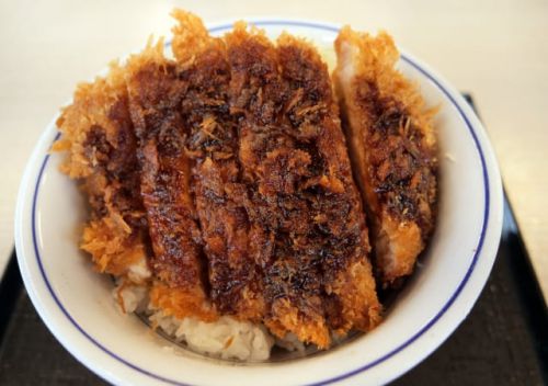 おまえらってトンカツやカツ丼めっちゃ好きなのになんでソースカツ丼は全国に広まらないんだろう?