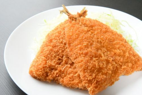 唐揚げ「どけ」アジフライ「すいません!!」とんかつ「魚風情が道の真ん中歩いてんじゃねぇぞ?」