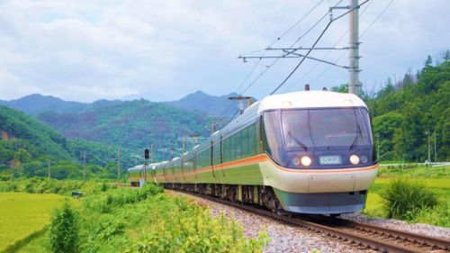 塩尻駅「とりめし」(700円)~篠ノ井線全通120年!ぶどう棚のある駅・塩尻駅のロングセラー駅弁