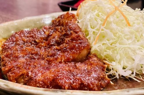 【悲報】愛知県民、味噌カツもひつまぶしも食べてなかった・・・