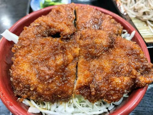 【悲報】ソースカツ丼が卵とじカツ丼の人気を上回れない理由、ガチで不明