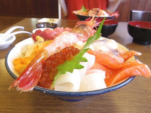 海鮮丼は酢飯?白米?アンケートの結果がこちら!