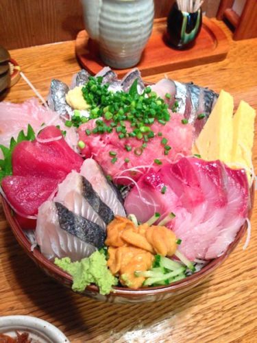 1500円払って食べる海鮮丼w【(・∀・)イイ!!】
