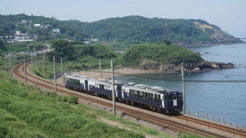 「みんな大学@越後長岡」の新作駅弁開発会議に潜入~長岡駅「きつねいなりと鮭菊ずし」(1050円)
