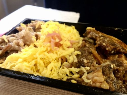 鹿児島黒豚角煮とすき焼き弁当(松栄軒)の感想と口コミ〜東京駅駅弁